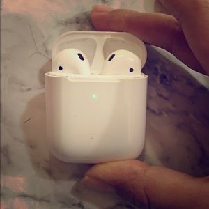 AirPods